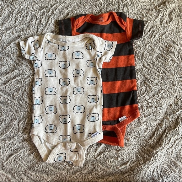 Bundle of Gerber Onsies 3-6months - Picture 2 of 6